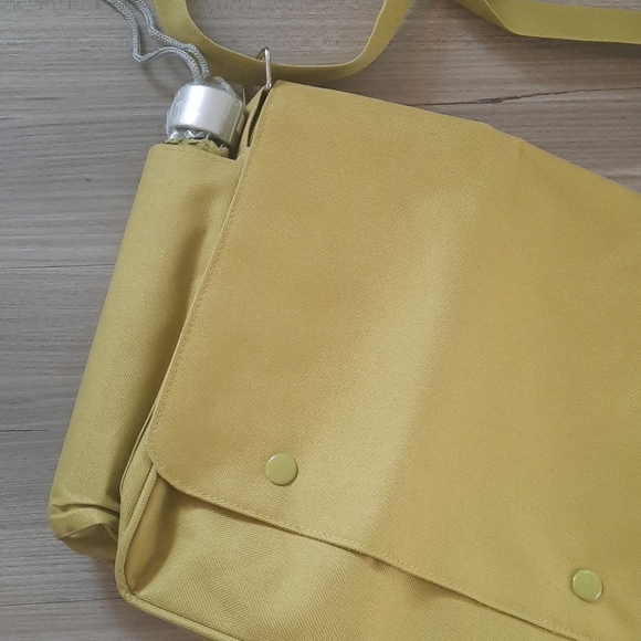 Satchel with Umbrella in Green - Picture 2 of 5